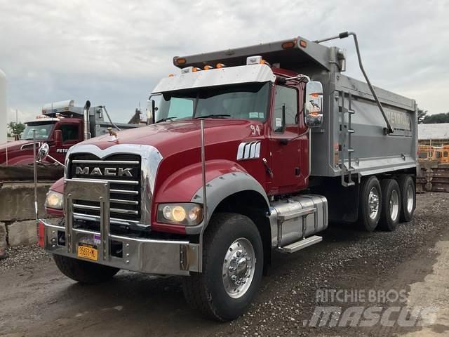 Mack GU713 Lastbiler med tip