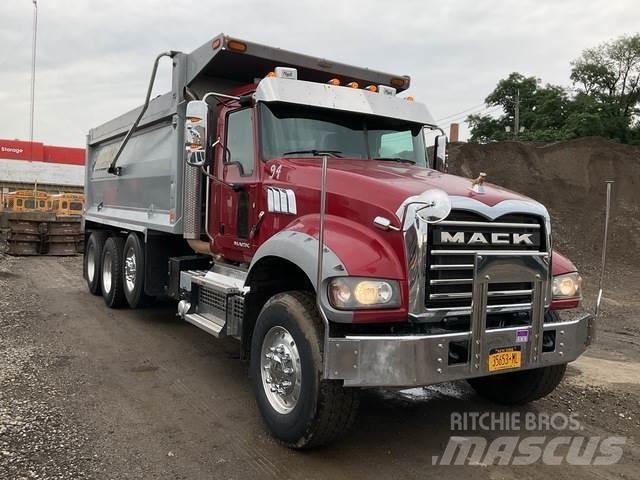 Mack GU713 Lastbiler med tip