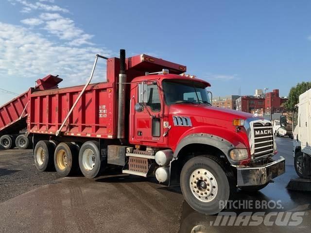 Mack GU713 Lastbiler med tip