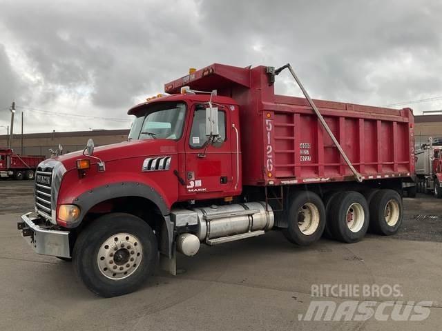 Mack GU713 Lastbiler med tip