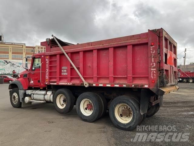 Mack GU713 Lastbiler med tip
