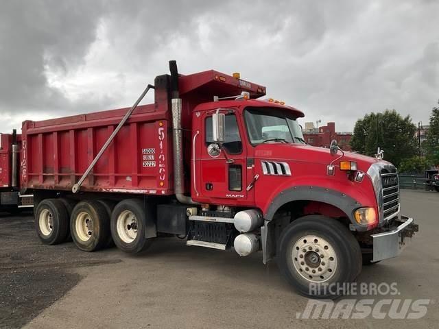 Mack GU713 Lastbiler med tip