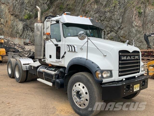 Mack GU713 Trækkere