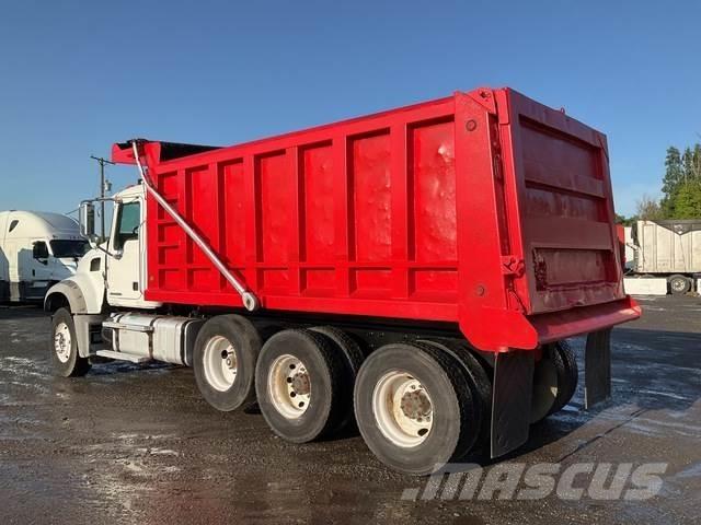 Mack GU713 Lastbiler med tip