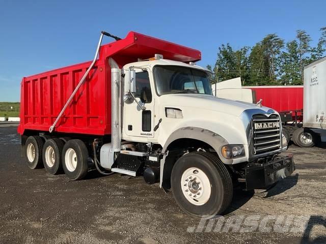 Mack GU713 Lastbiler med tip