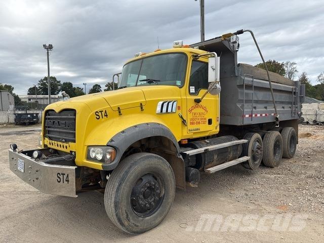 Mack GU713 Lastbiler med tip