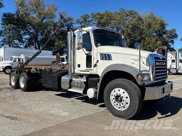 Mack GU713 Skip loader