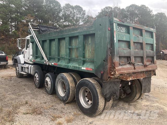 Mack GU713 Lastbiler med tip