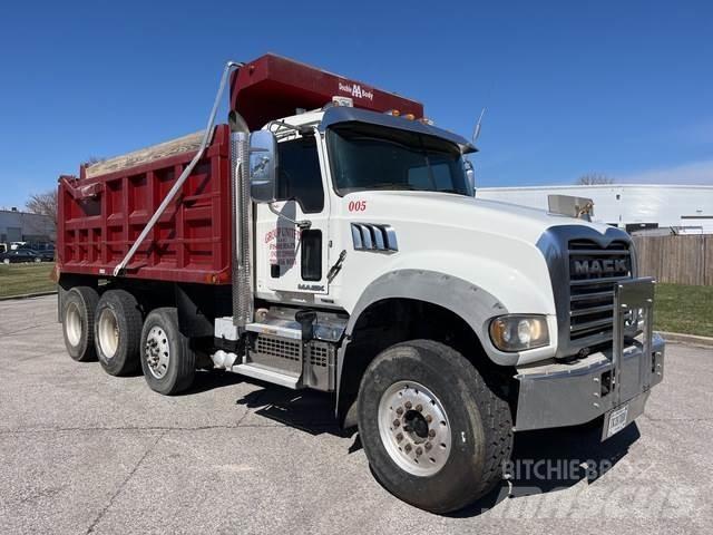 Mack GU714 Lastbiler med tip