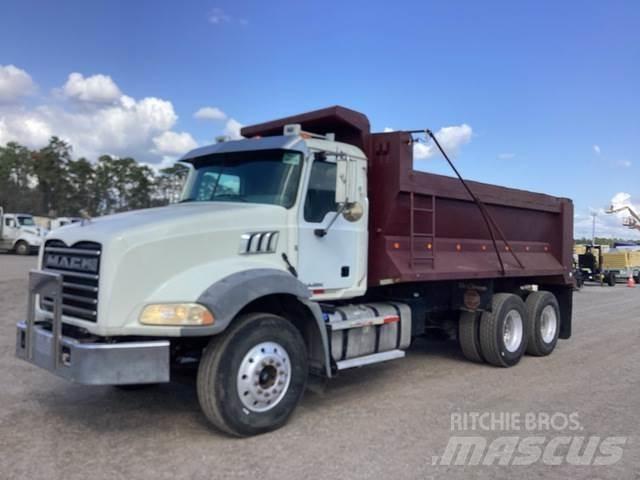 Mack GU813 Lastbiler med tip