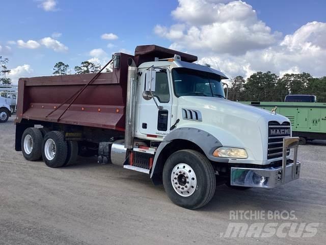 Mack GU813 Lastbiler med tip