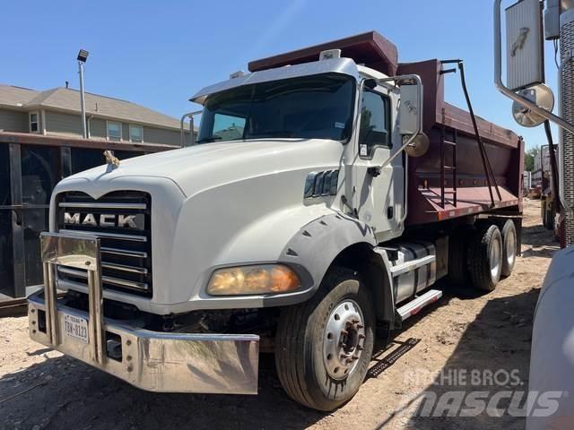 Mack GU813 Lastbiler med tip