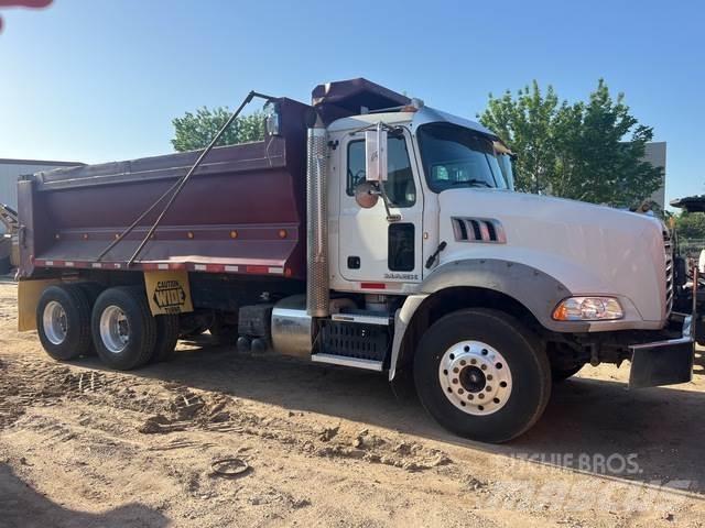 Mack GU813 Lastbiler med tip