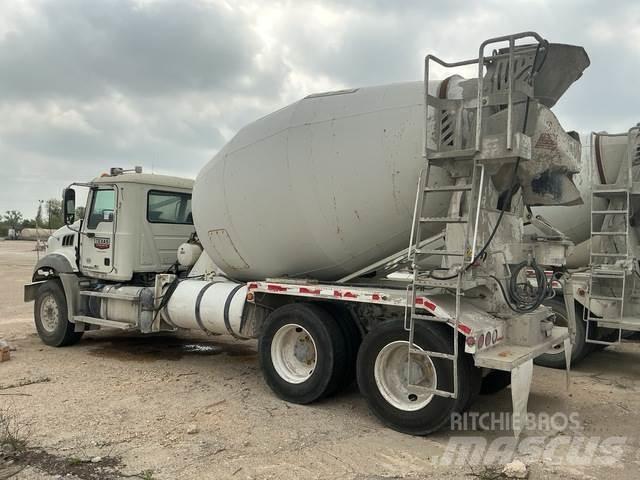 Mack GU813 Andre lastbiler