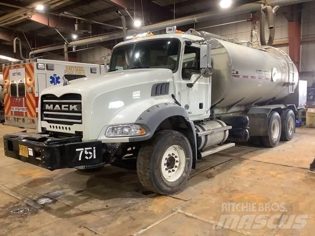 Mack GU813 Tankvogne - vand
