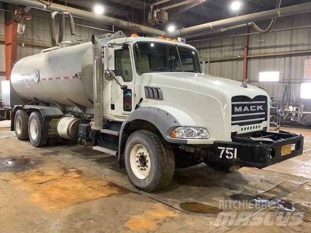 Mack GU813 Tankvogne - vand