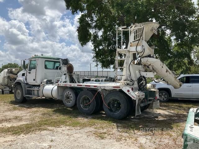 Mack GU813 Andre lastbiler