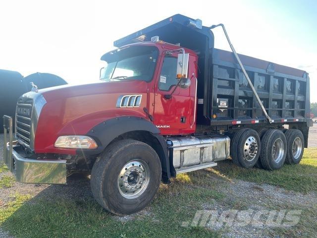 Mack GU813 Lastbiler med tip