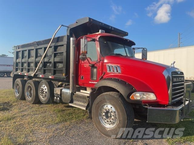 Mack GU813 Lastbiler med tip