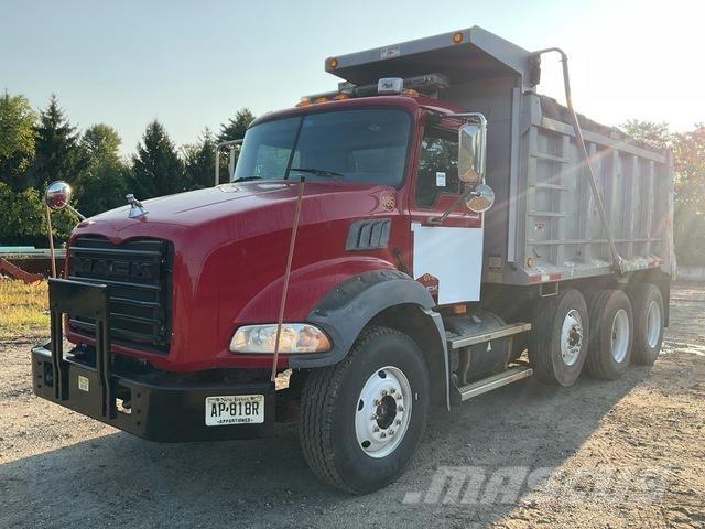 Mack GU813 Lastbiler med tip