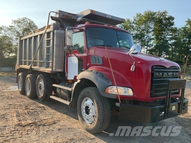 Mack GU813 Lastbiler med tip