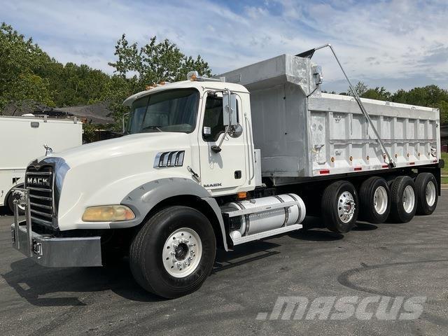Mack GU813 Lastbiler med tip