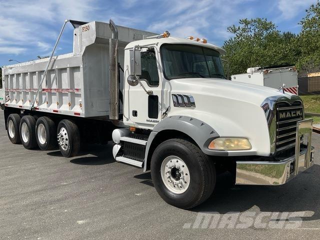 Mack GU813 Lastbiler med tip