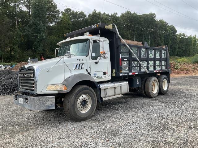 Mack GU813 Lastbiler med tip