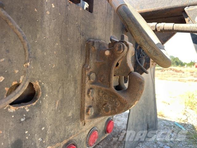 Mack GU813 Skip loader