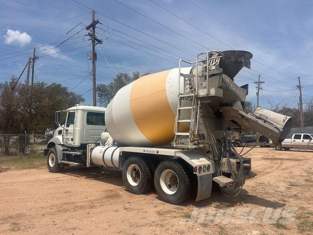 Mack GU813 Andre lastbiler