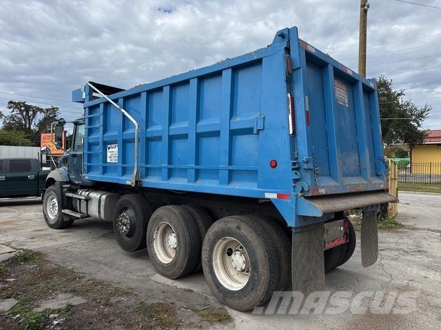 Mack GU813 Lastbiler med tip