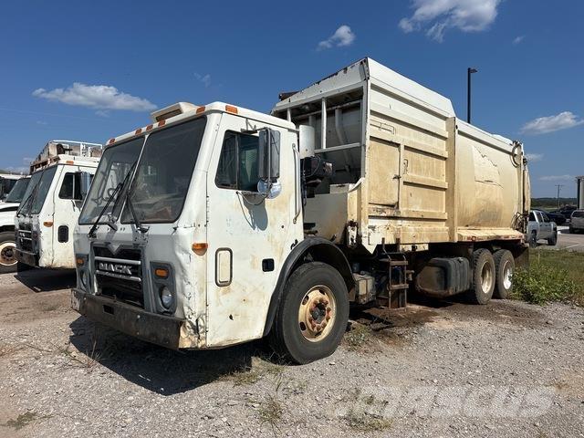 Mack LEU613 Renovationslastbiler