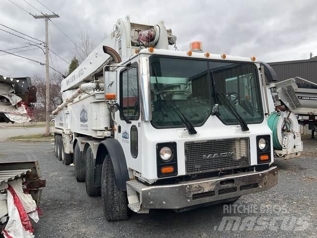 Mack MR688S Betonpumper