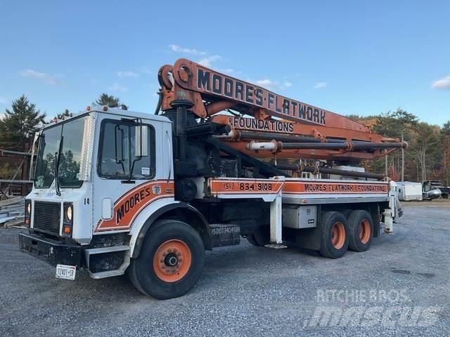 Mack MR688S Betonpumper