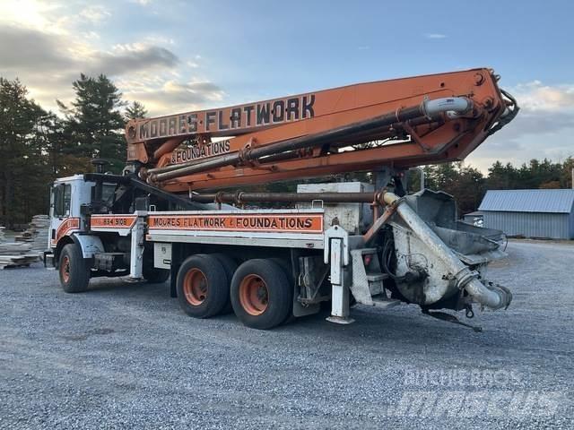 Mack MR688S Betonpumper