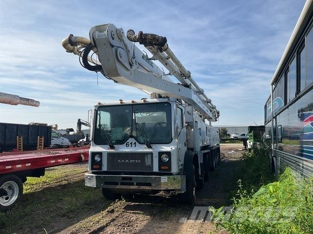 Mack MR688S Betonpumper