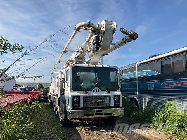 Mack MR688S Betonpumper