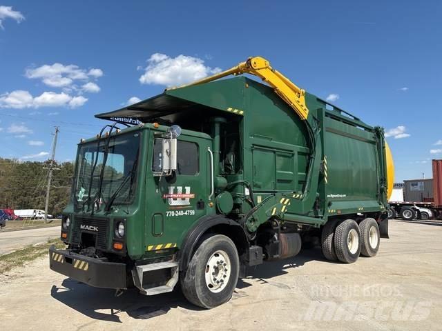 Mack MR690S Renovationslastbiler