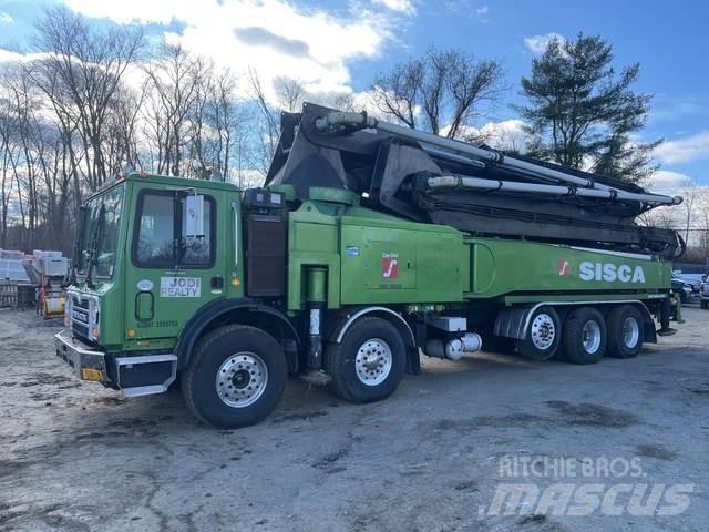 Mack MRU613 Betonpumper