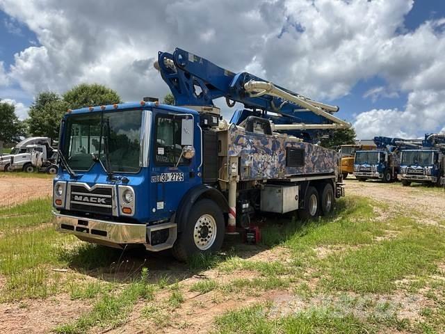 Mack MRU613 Betonpumper