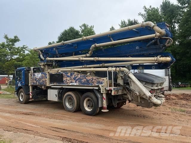 Mack MRU613 Betonpumper