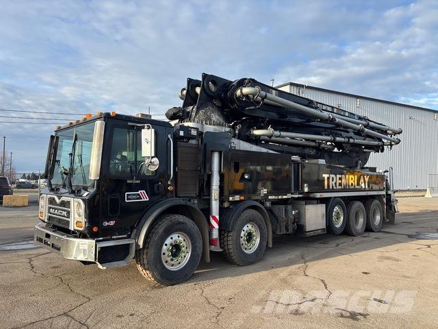 Mack MRU613 Betonpumper