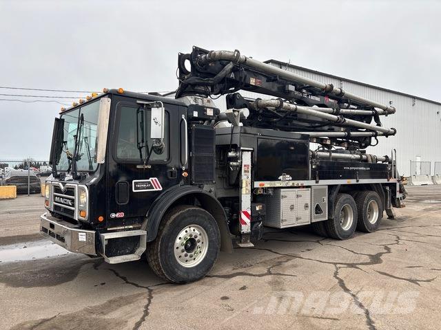 Mack MRU613 Betonpumper