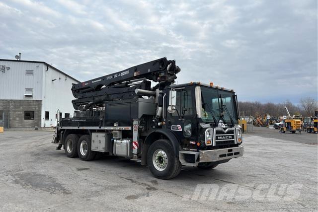 Mack MRU613 Betonpumper