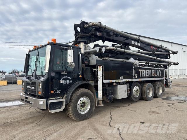 Mack MRU613 Betonpumper