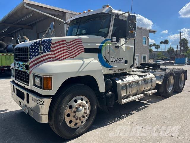 Mack PI64T Trækkere