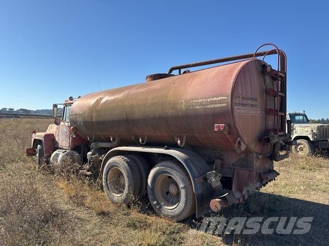 Mack R688ST Tankvogne - vand