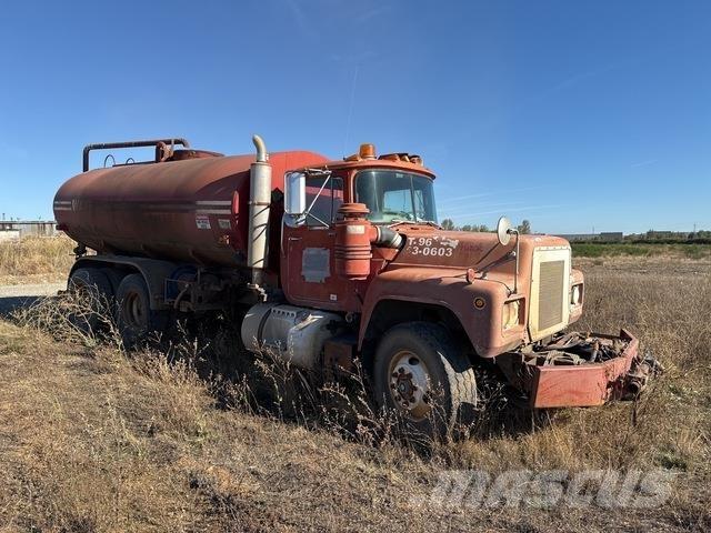 Mack R688ST Tankvogne - vand
