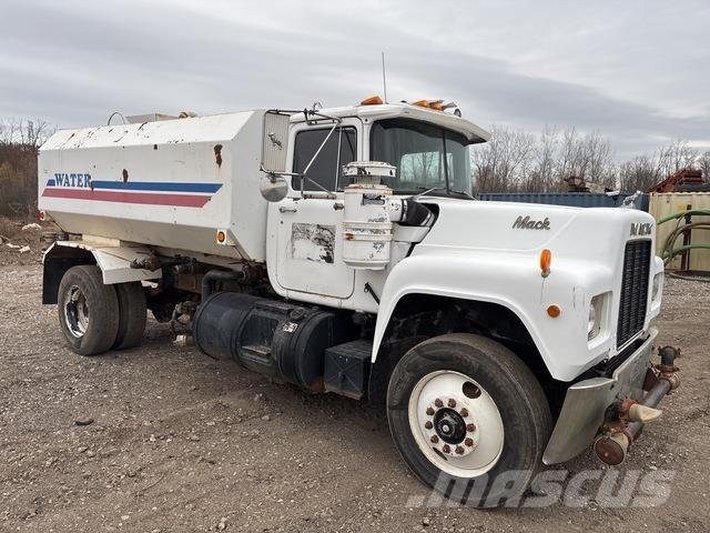 Mack R690T Tankvogne - vand