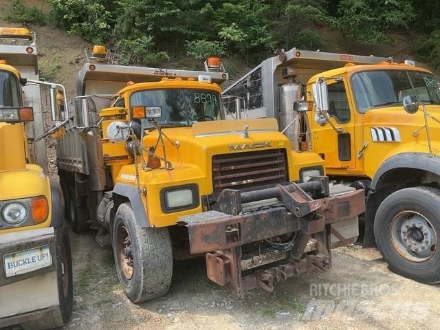 Mack RD600 Sneskovle og -plove